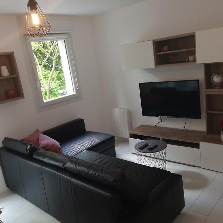 Home Up Bezons Exterior foto